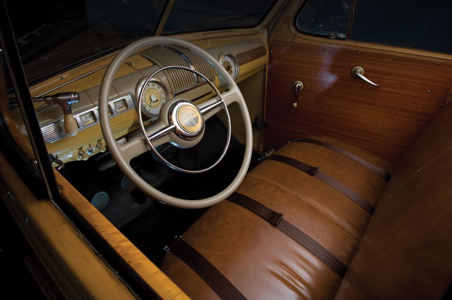  Ford V8 Super Deluxe Station Wagon 1948 года  (фото 17 из 62)